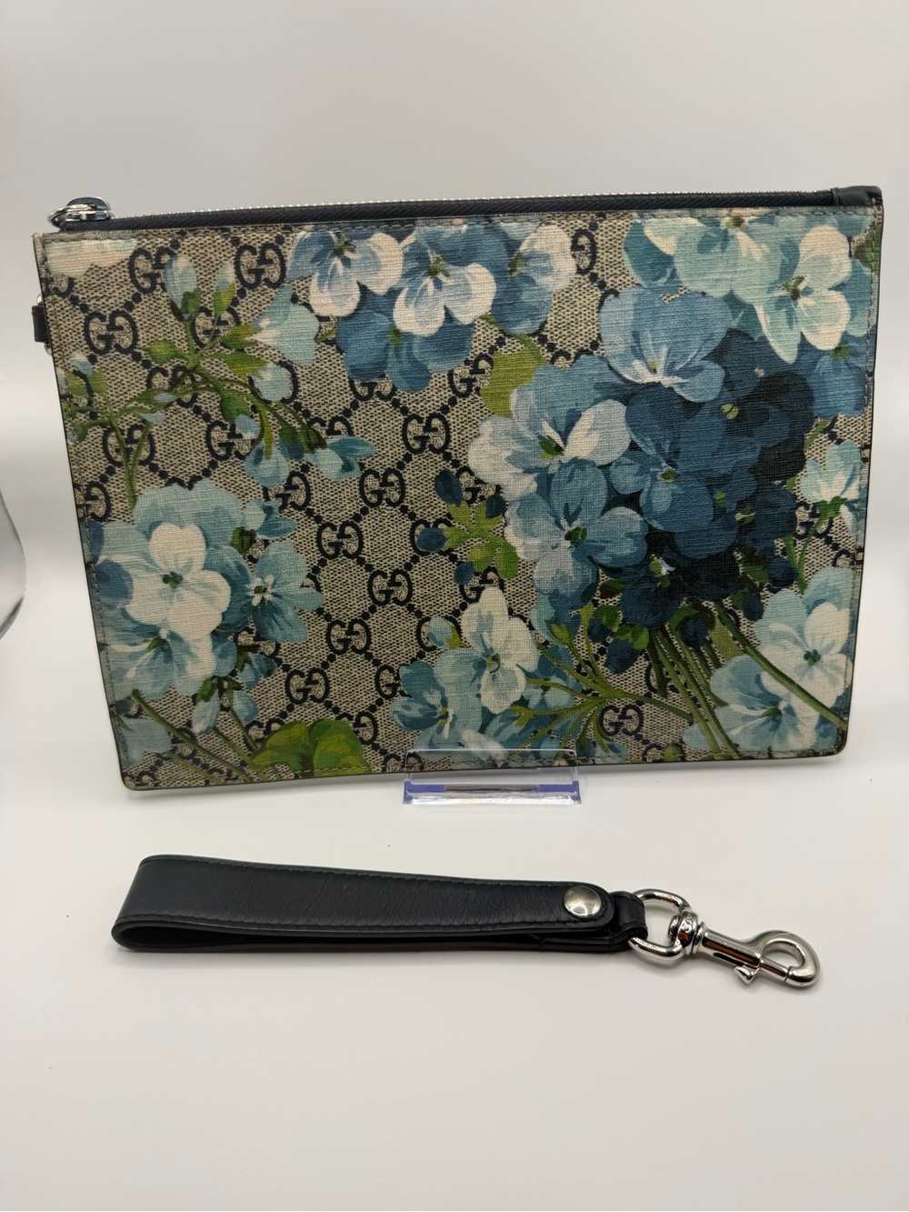 Gucci Blue Floral GG Supreme Wristlet Pouch - Picture 2 of 12